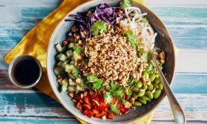 Thajský salát s mixem semínek